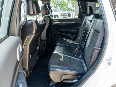 Used 2019 Jeep Grand Cherokee Altitude AWD/4WD image 13