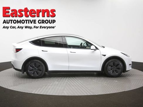 Used 2021 Tesla Model Y Long Range AWD/4WD image 40
