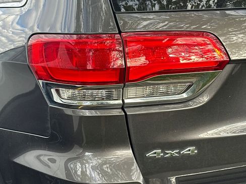Used 2017 Jeep Grand Cherokee Limited AWD/4WD image 10