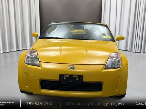 Used 2005 Nissan 350Z Touring RWD image 2