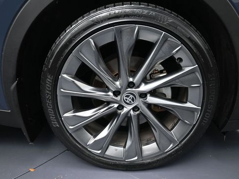 Used 2025 Toyota Crown Limited image 5