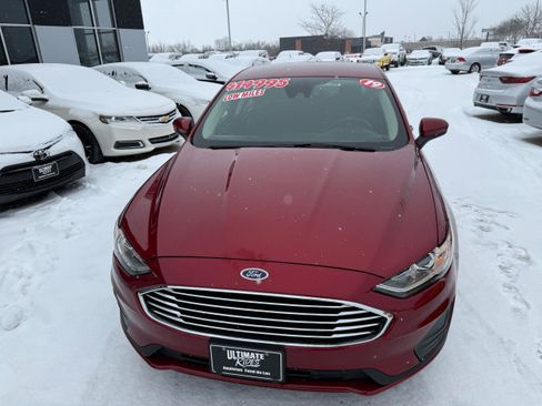 Used 2019 Ford Fusion SE image 2