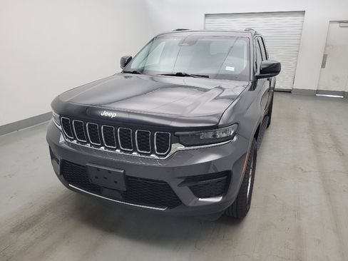 Used 2023 Jeep Grand Cherokee Laredo w/ Luxury Tech Group I AWD/4WD image 15