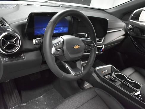 New 2026 Chevrolet Equinox LT w/ Convenience Package II FWD image 12