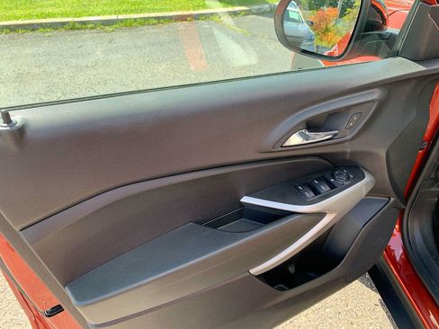 Certified 2024 Chevrolet Trax RS w/ Sunroof Package FWD image 20