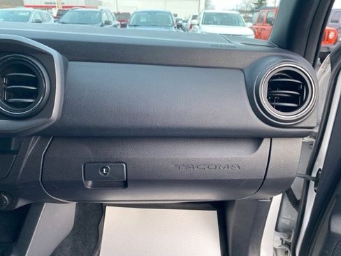 Used 2019 Toyota Tacoma TRD Sport image 44