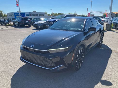 Used 2025 Toyota Crown Platinum image 3