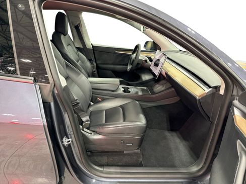 Certified 2022 Tesla Model Y Long Range AWD/4WD image 13