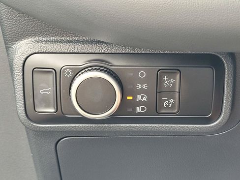 Used 2025 Ford Explorer Active RWD image 16