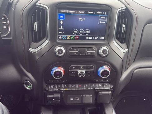 Used 2022 GMC Sierra 2500 AT4 w/ AT4 Premium Plus Package image 21