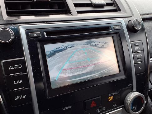 Used 2014 Toyota Camry L image 15