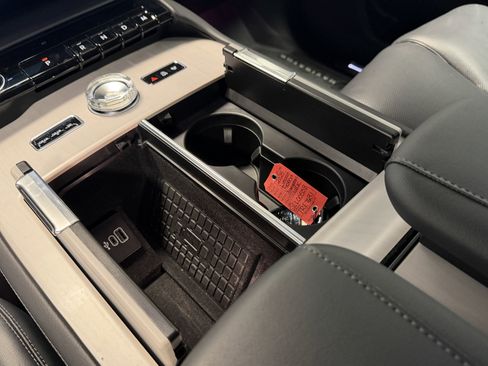 Used 2025 Lincoln Navigator L Reserve w/ Jet Appearance Package image 13