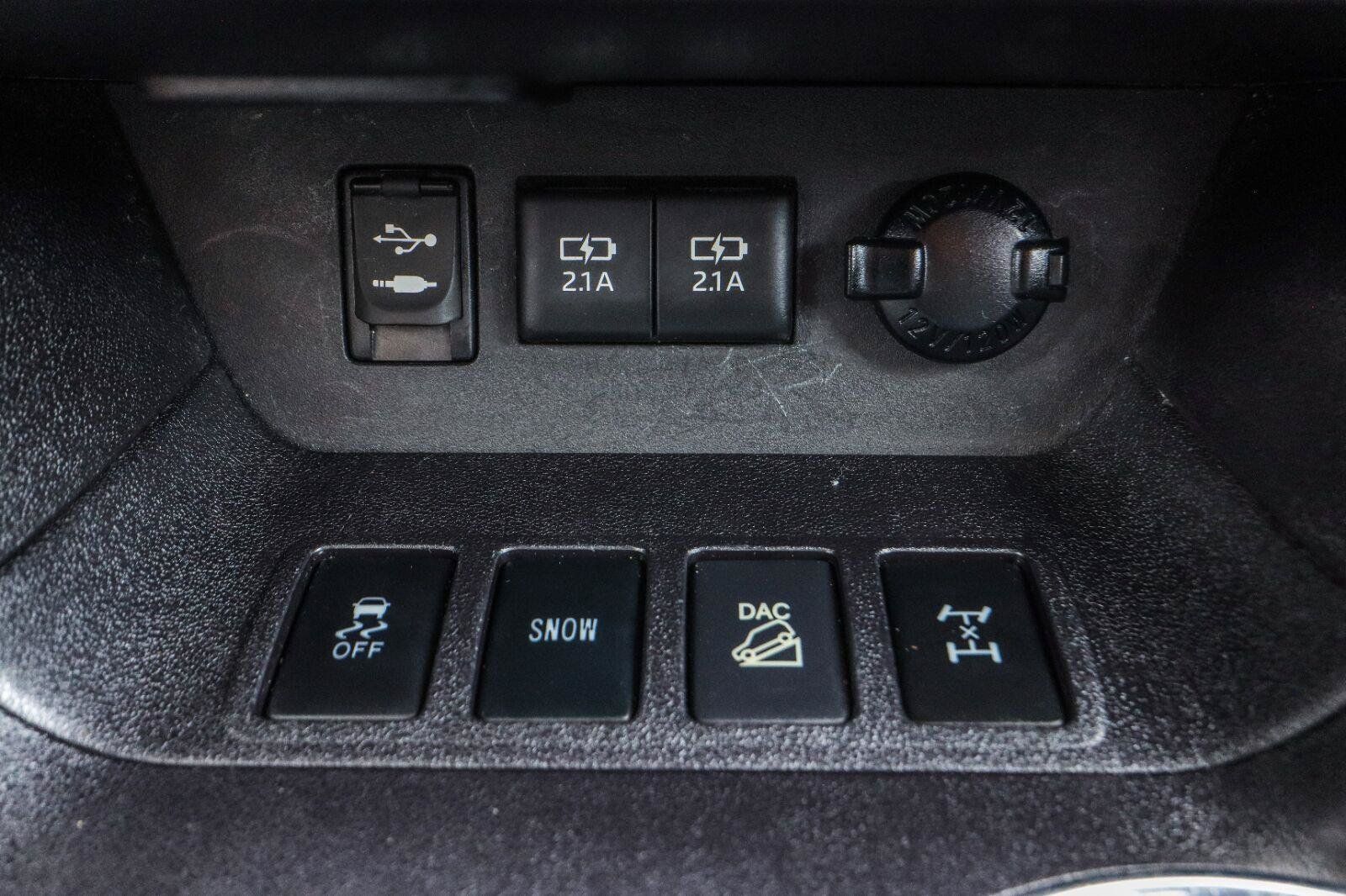 Used 2018 Toyota Highlander XLE AWD/4WD image 11