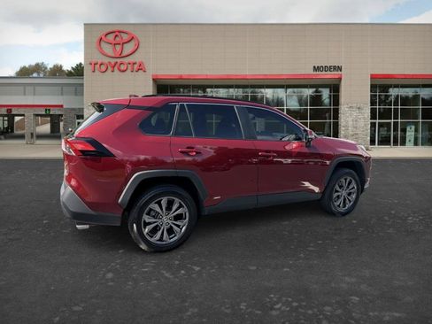 Certified 2022 Toyota RAV4 XLE Premium AWD/4WD image 5