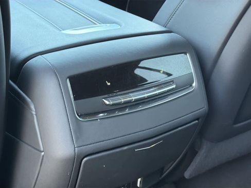 Used 2024 Cadillac Escalade Premium Luxury image 31