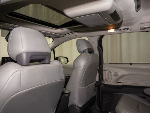 Used 2021 Toyota Sienna XLE w/ XLE Plus Package image 9