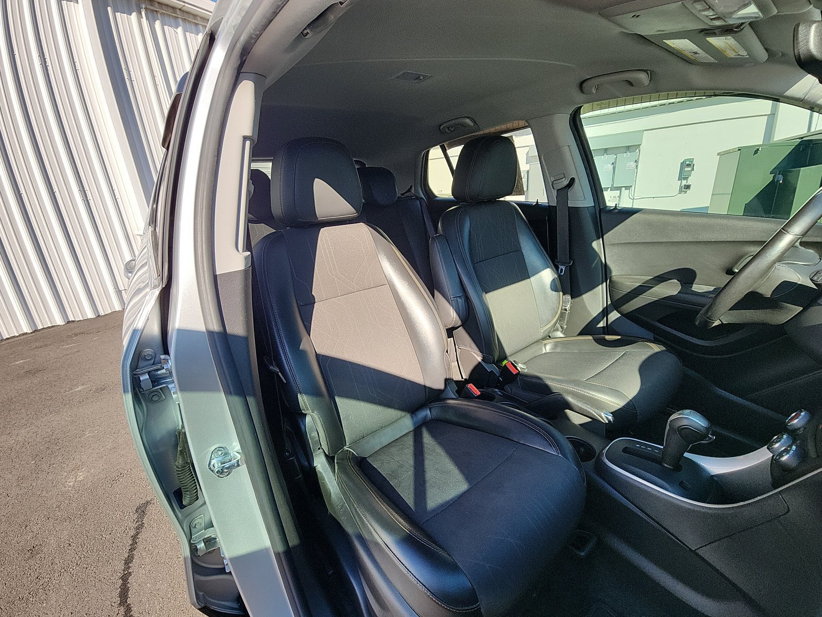 Used 2019 Chevrolet Trax LT w/ LT Convenience Package FWD image 23