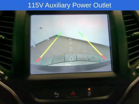 Used 2021 Jeep Cherokee Latitude Lux w/ Comfort/Convenience Group image 16