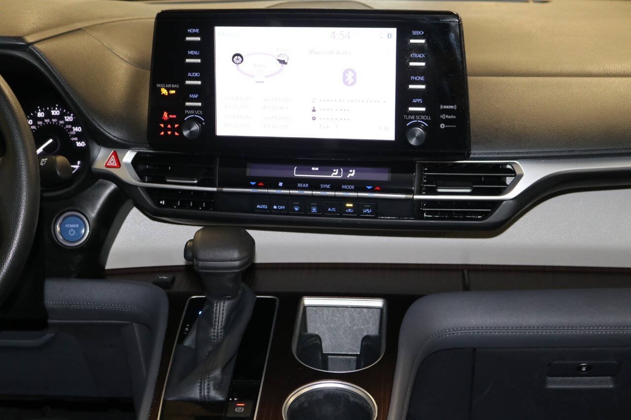 Used 2023 Toyota Sienna LE AWD/4WD image 37