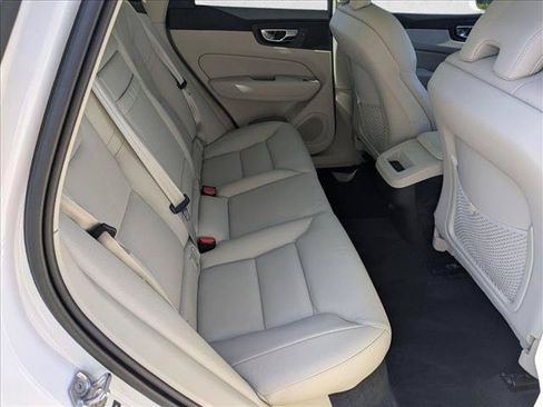 Used 2019 Volvo XC60 T5 Momentum FWD image 20