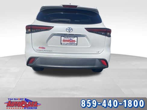 Used 2022 Toyota Highlander LE image 9