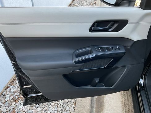 New 2025 Nissan Pathfinder SV w/ Black Appearance Package image 11