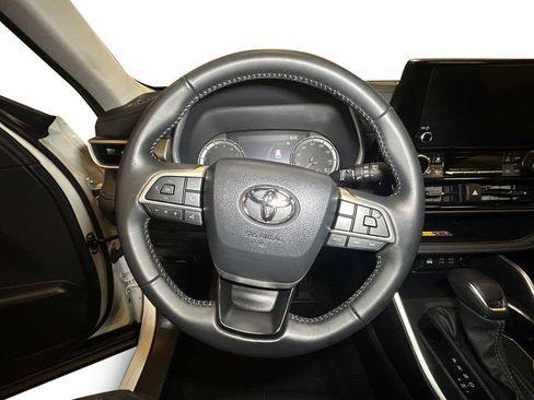Used 2026 Toyota Highlander XLE AWD/4WD image 12