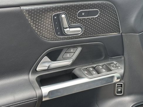 Certified 2025 Mercedes-Benz GLB 250 image 12