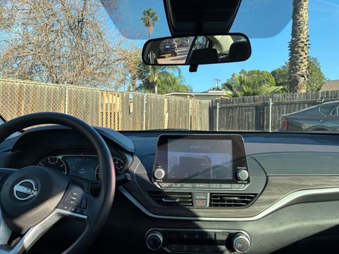 Used 2025 Nissan Altima 2.5 SV image 35