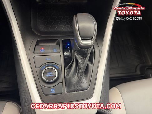 Used 2022 Toyota RAV4 XLE Premium image 14