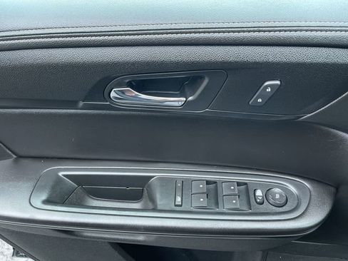 Used 2015 Chevrolet Traverse LT w/ Style and Technology Package image 22