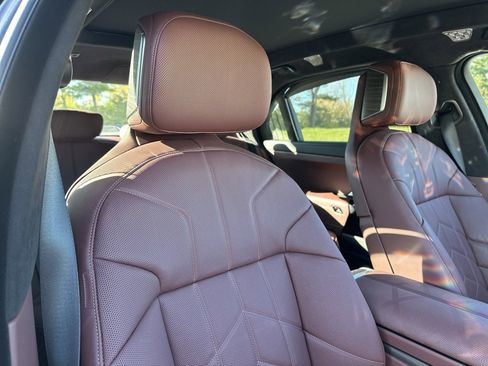 Used 2025 BMW 740i xDrive w/ Executive Package image 31