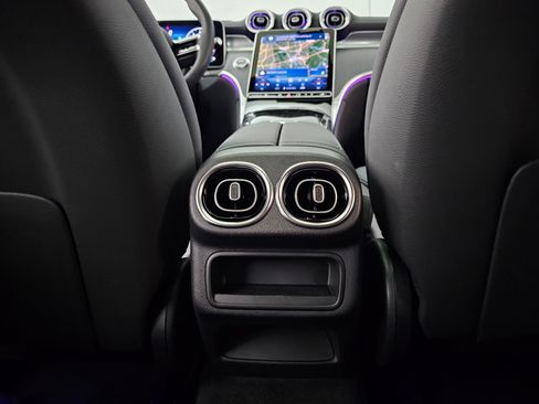 Used 2025 Mercedes-Benz GLC 300 4MATIC image 25