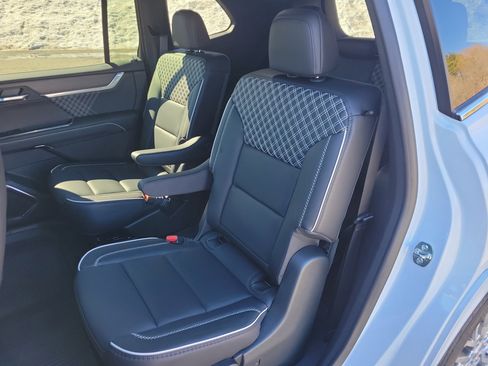 New 2026 GMC Acadia Denali w/ Super Cruise Package image 28