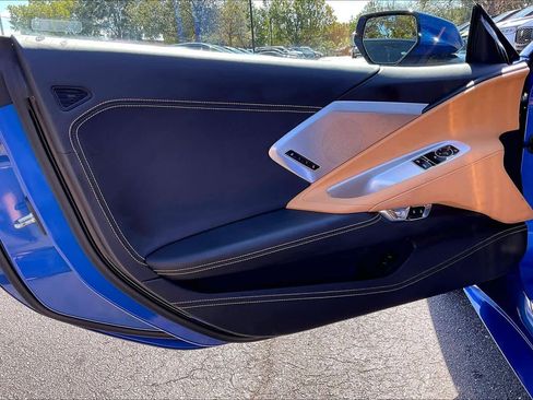 Used 2021 Chevrolet Corvette Stingray Premium Cpe w/ Z51 Performance Package image 23