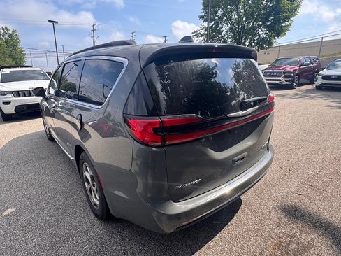 Used 2022 Chrysler Pacifica Limited FWD image 3