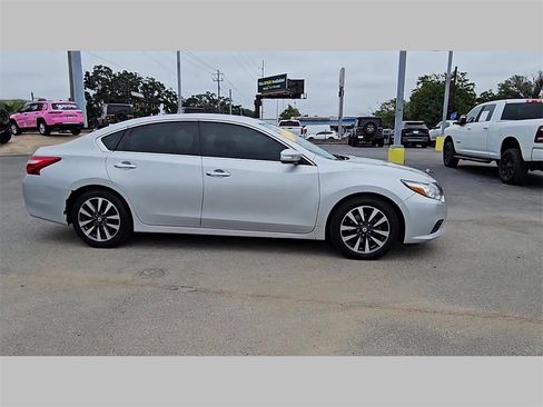 Used 2017 Nissan Altima 2.5 SL w/ Moonroof Package image 35