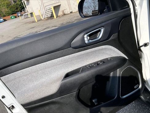 Used 2024 Jeep Compass Latitude w/ Sun and Sound Group image 27