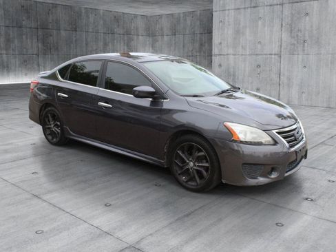 Used 2013 Nissan Sentra SR w/ Premium Pkg FWD image 7