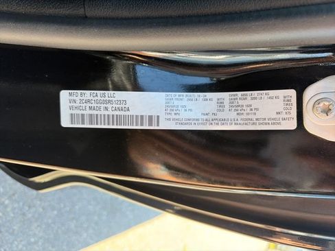 Used 2025 Chrysler Pacifica Limited FWD image 60