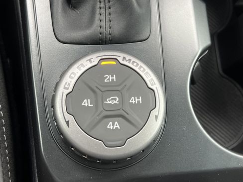 New 2025 Ford Bronco Badlands image 9