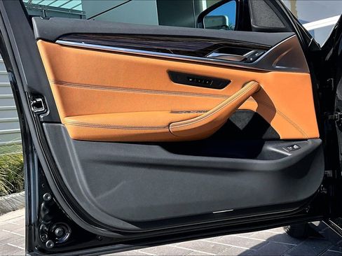 Used 2023 BMW 530i w/ Convenience Package image 23