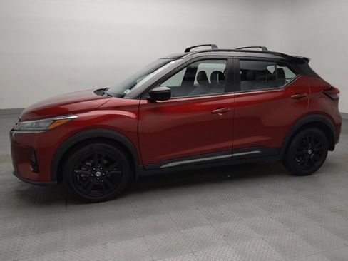 Used 2021 Nissan Kicks SR w/ SR Premium Package FWD image 2