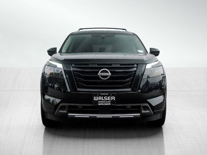New 2025 Nissan Pathfinder SL w/ SL Premium Package
