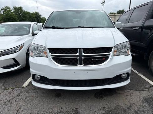 Used 2020 Dodge Grand Caravan SXT FWD image 2