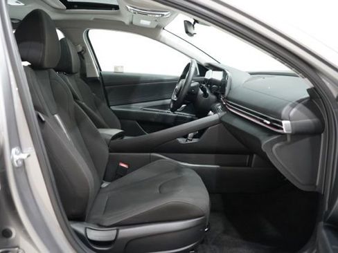 Used 2025 Hyundai Elantra SEL image 36