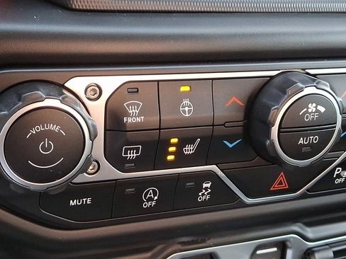 Used 2020 Jeep Gladiator Rubicon image 25