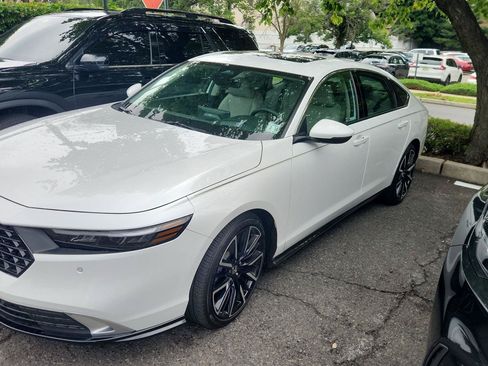 Used 2025 Honda Accord Touring image 1