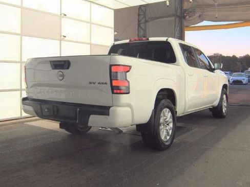 Used 2024 Nissan Frontier SV w/ Technology Package image 3