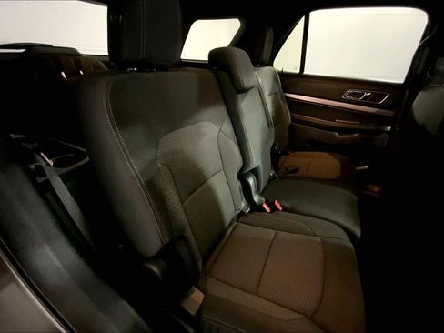 Used 2018 Ford Explorer XLT AWD/4WD image 23
